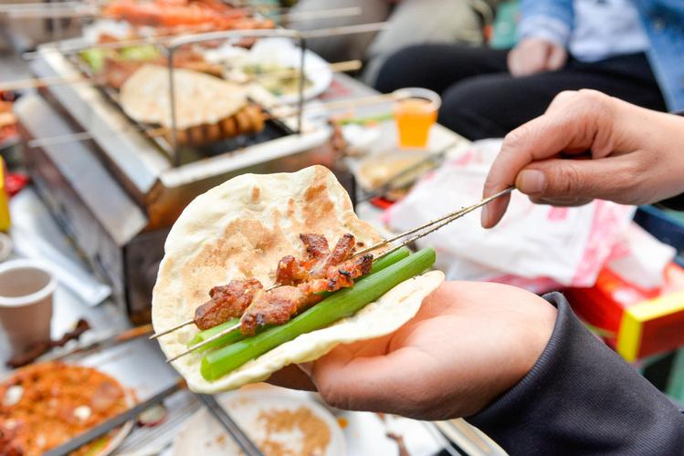 4个江苏人驱车7小时来淄博，点了一桌肉，结账时确认3遍不敢相