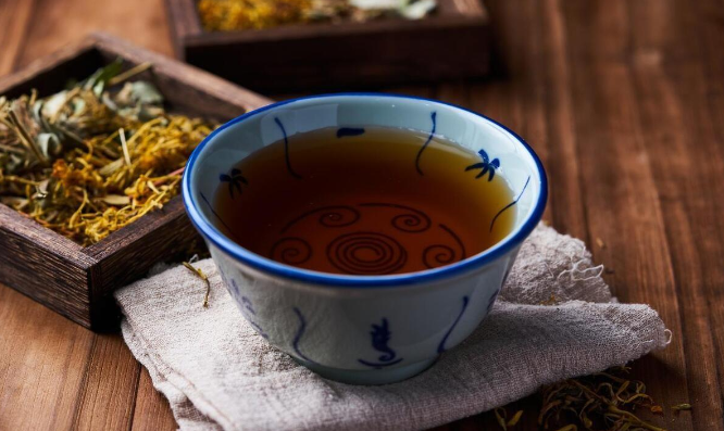 华纳平台夏日，炽热的阳光下，一杯清凉饮品无疑是人们最渴望的享